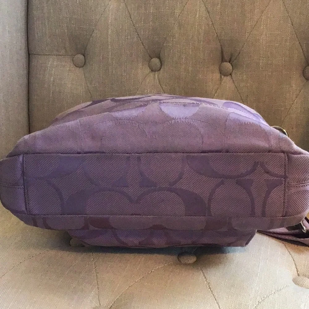 Coach great condition - Picture 3 of 9
